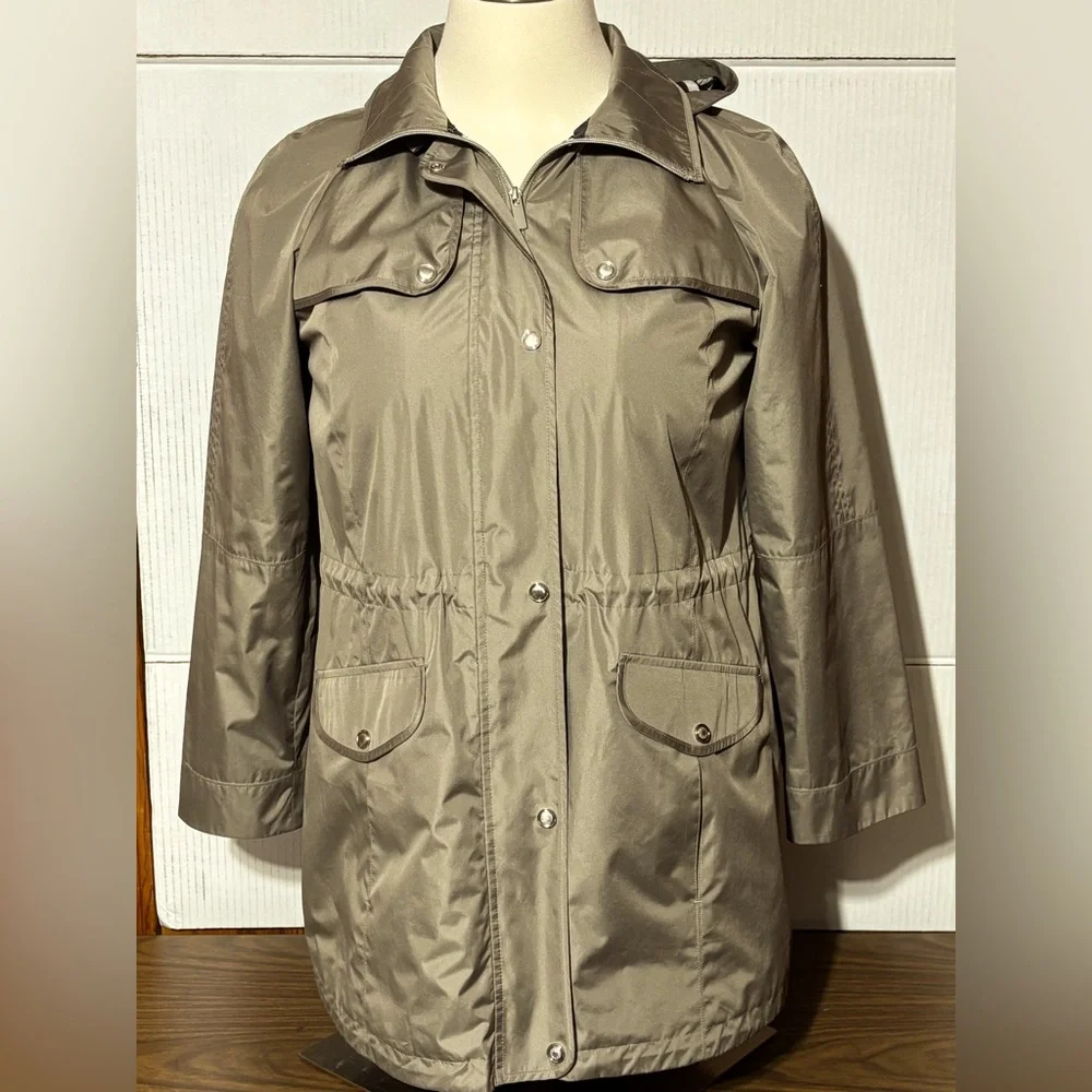 Croft & Barrow ladies XL waterproof front zip/snap hooded jacket  34”L 23” p2p